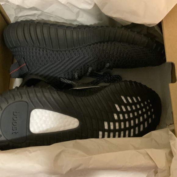 YEEZY BOOST 350 V2 BLACK,  SIZE US 7 MEN